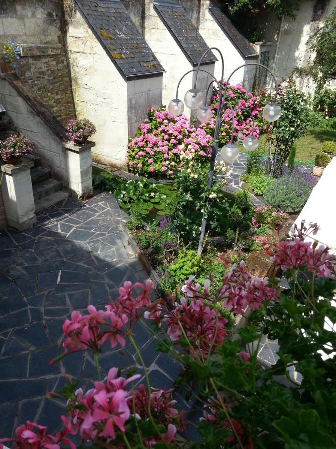Le Prieure Bed & Breakfast Montsoreau Eksteriør bilde